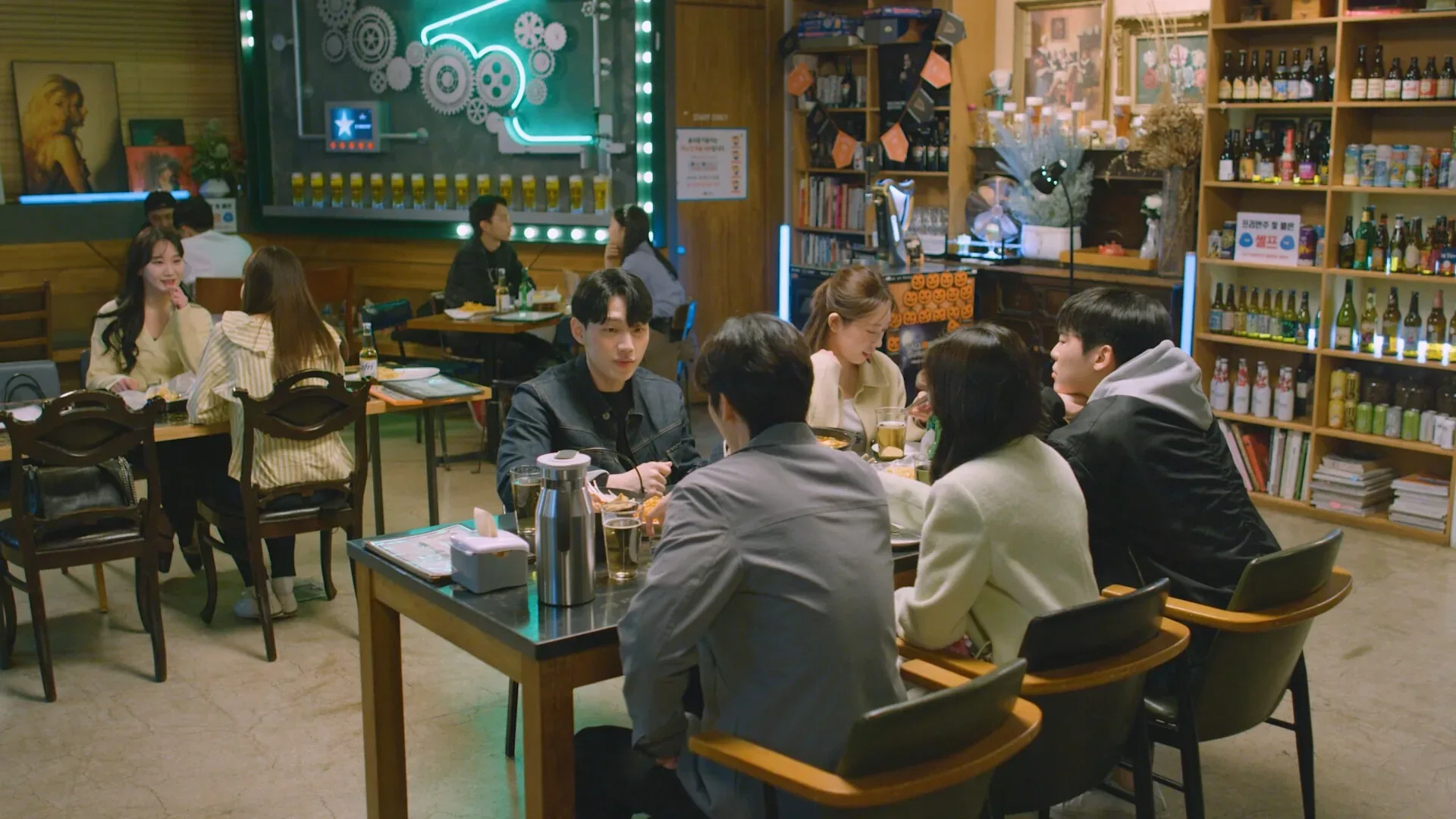 禁止过分投入：多人餐厅聚会